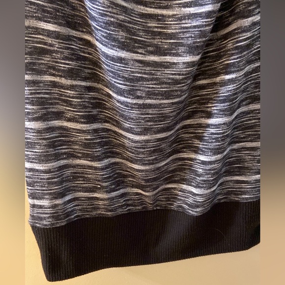 Sleeveless long black/grey/white tunic with cowl neck & elasticized drop waist - Picture 3 of 5
